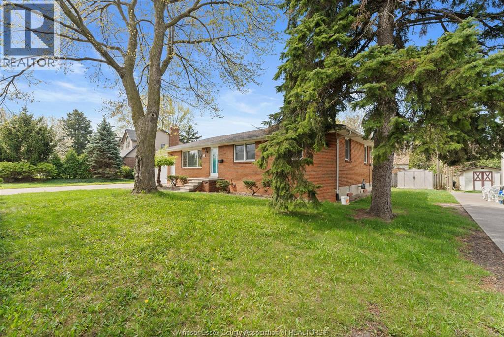 4045 Dougall, Windsor, Ontario  N9G 1X4 - Photo 3 - 26009221