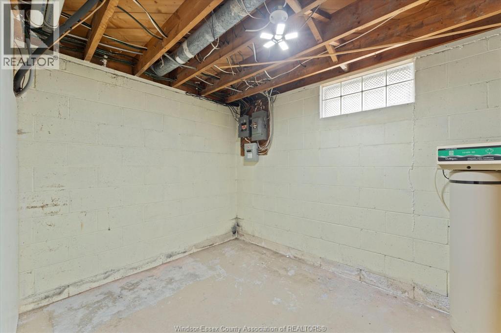 4045 Dougall, Windsor, Ontario  N9G 1X4 - Photo 30 - 26009221