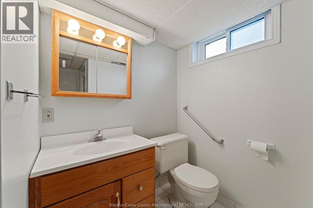 4045 Dougall, Windsor, Ontario  N9G 1X4 - Photo 32 - 26009221