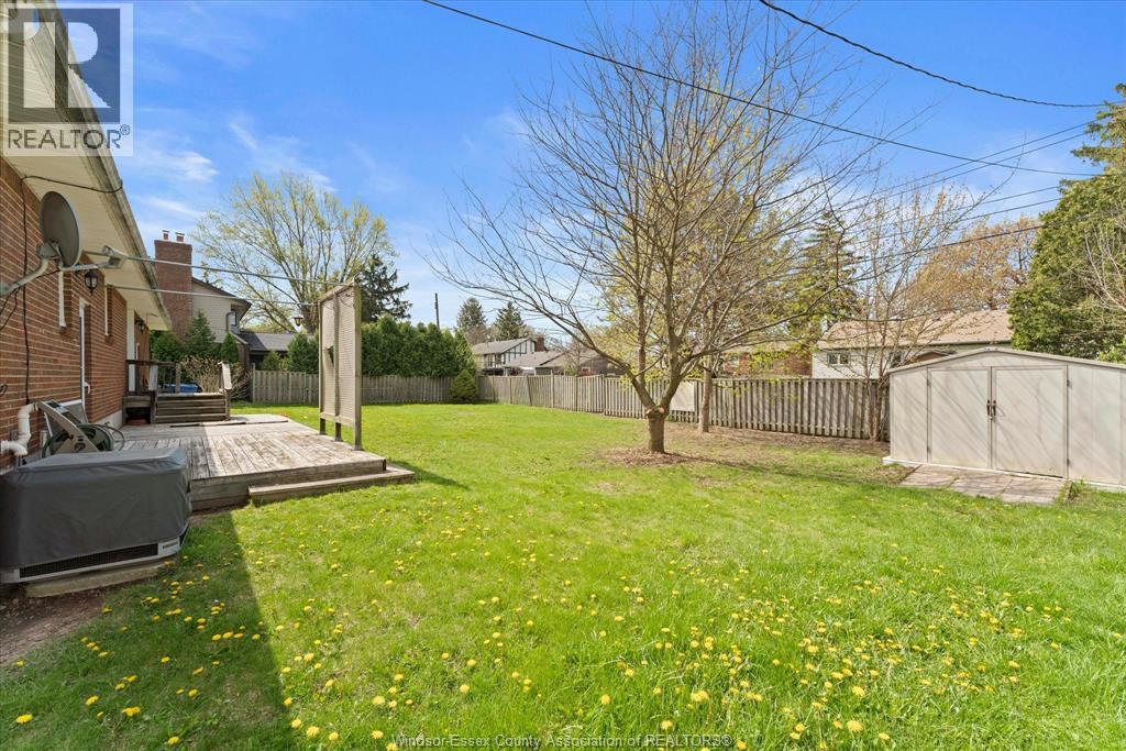 4045 Dougall, Windsor, Ontario  N9G 1X4 - Photo 35 - 26009221
