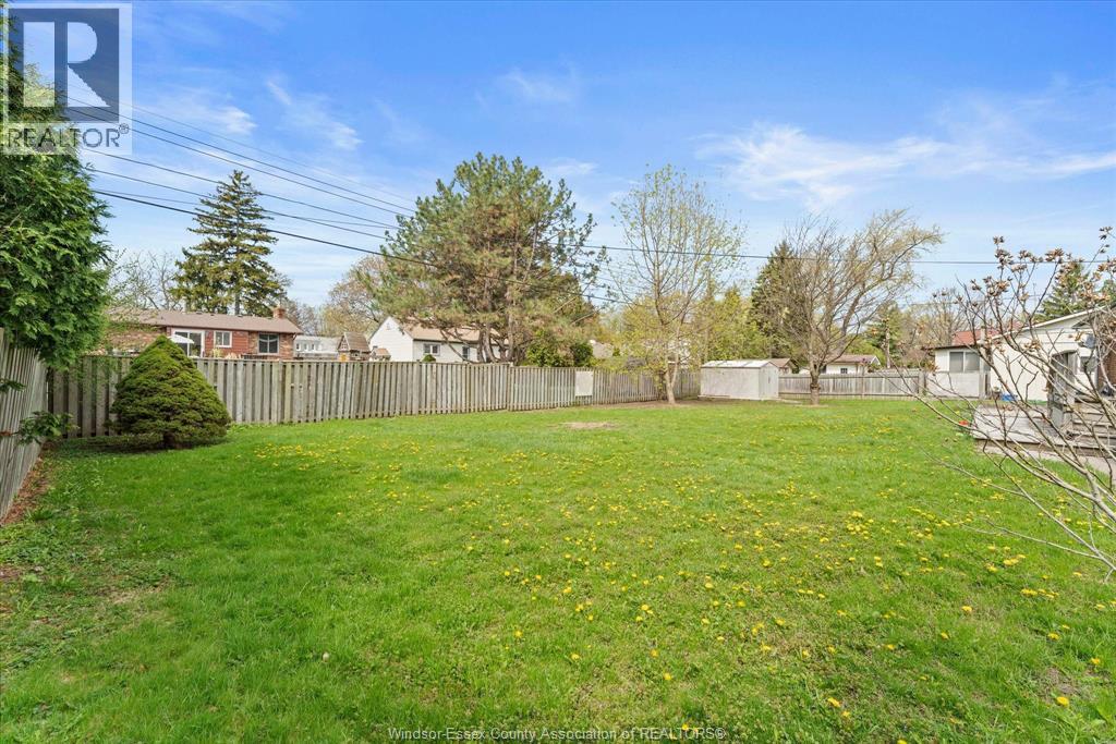 4045 Dougall, Windsor, Ontario  N9G 1X4 - Photo 36 - 26009221