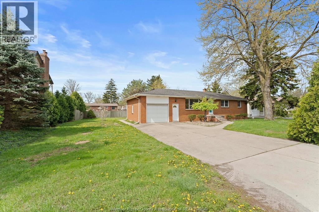 4045 Dougall, Windsor, Ontario  N9G 1X4 - Photo 4 - 26009221