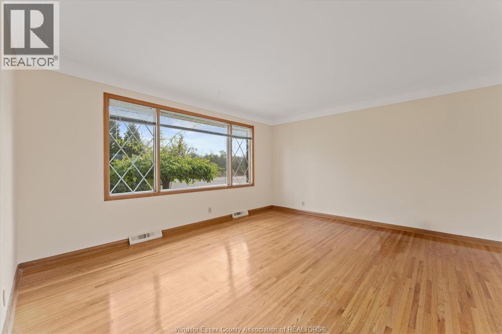 4045 Dougall, Windsor, Ontario  N9G 1X4 - Photo 6 - 26009221
