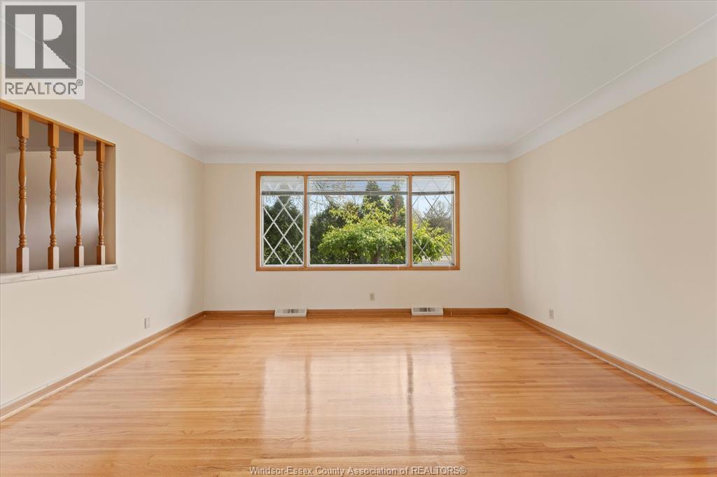 4045 Dougall, Windsor, Ontario  N9G 1X4 - Photo 7 - 26009221