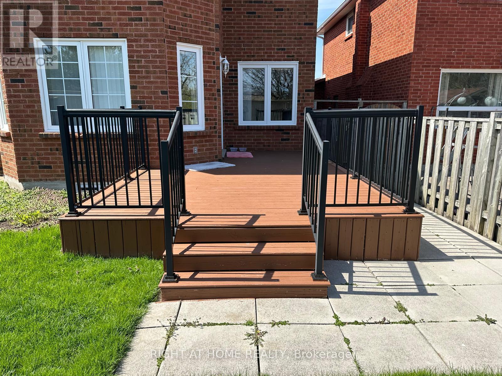 874 Wetherby Lane N, Mississauga, Ontario  L4W 4S9 - Photo 3 - W13040778