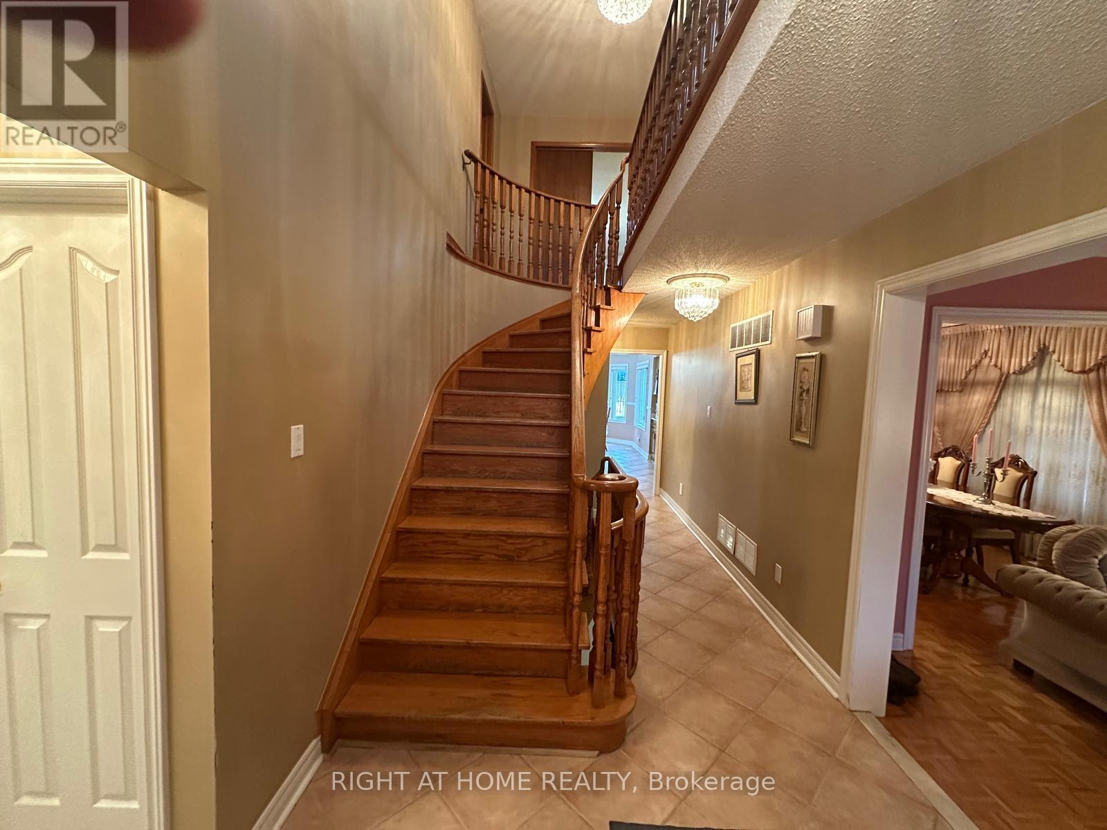 874 Wetherby Lane N, Mississauga, Ontario  L4W 4S9 - Photo 7 - W13040778