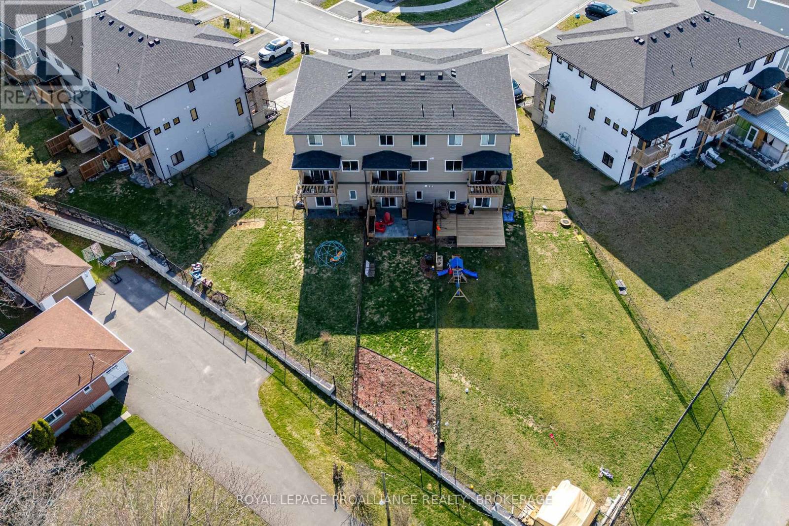 139 Superior Drive, Loyalist, Ontario  K7N 0E5 - Photo 41 - X12854658