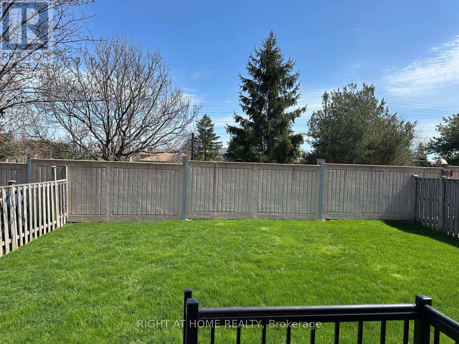 874 Wetherby Lane N, Mississauga, Ontario  L4W 4S9 - Photo 4 - W13040778