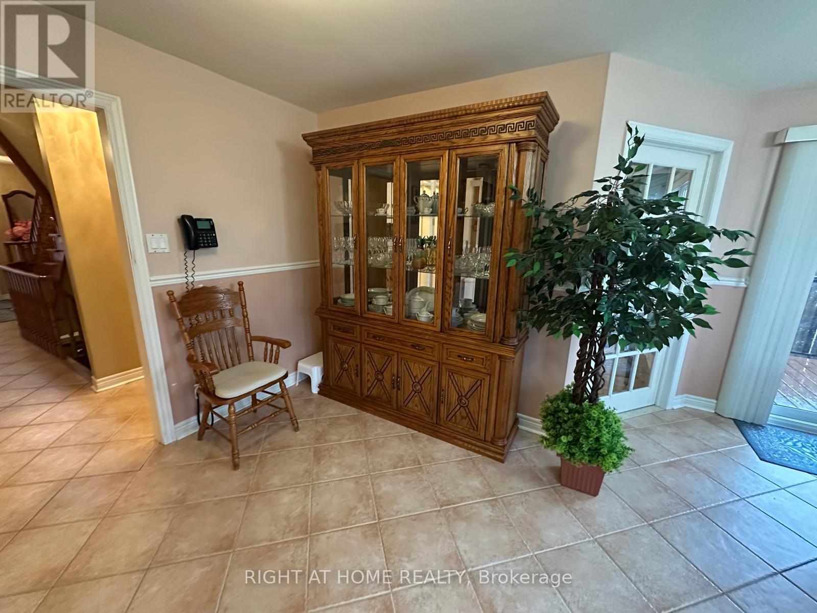 874 Wetherby Lane N, Mississauga, Ontario  L4W 4S9 - Photo 12 - W13040778