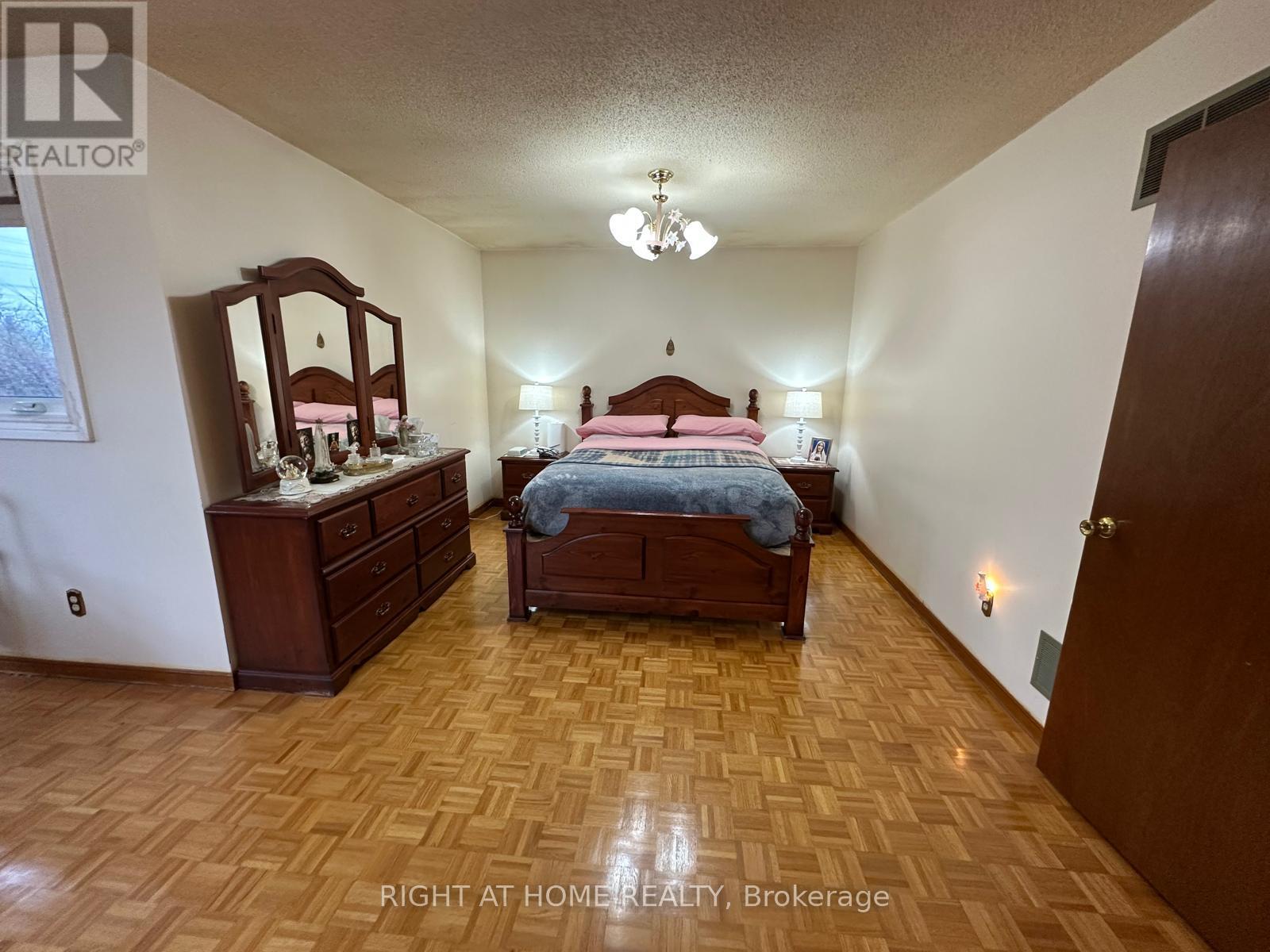 874 Wetherby Lane N, Mississauga, Ontario  L4W 4S9 - Photo 17 - W13040778