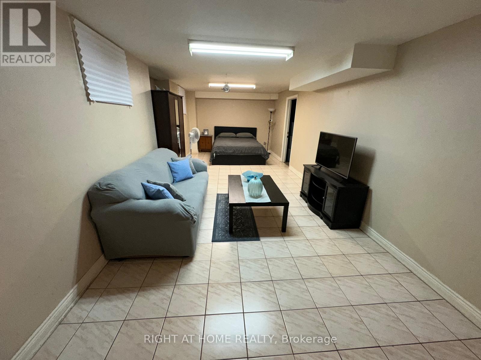 874 Wetherby Lane N, Mississauga, Ontario  L4W 4S9 - Photo 24 - W13040778