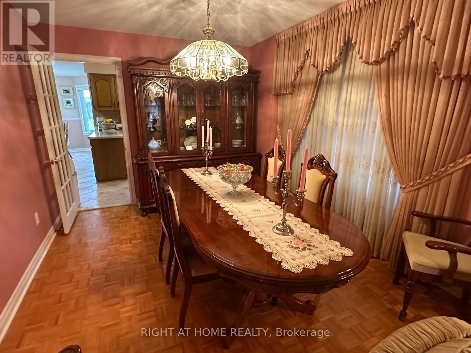 874 Wetherby Lane N, Mississauga, Ontario  L4W 4S9 - Photo 13 - W13040778