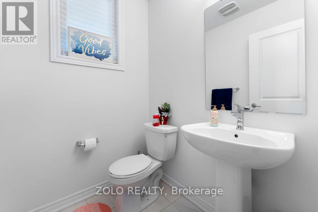 23 Kingsbury Trail, Barrie, Ontario  L9J 0W8 - Photo 5 - S12922412