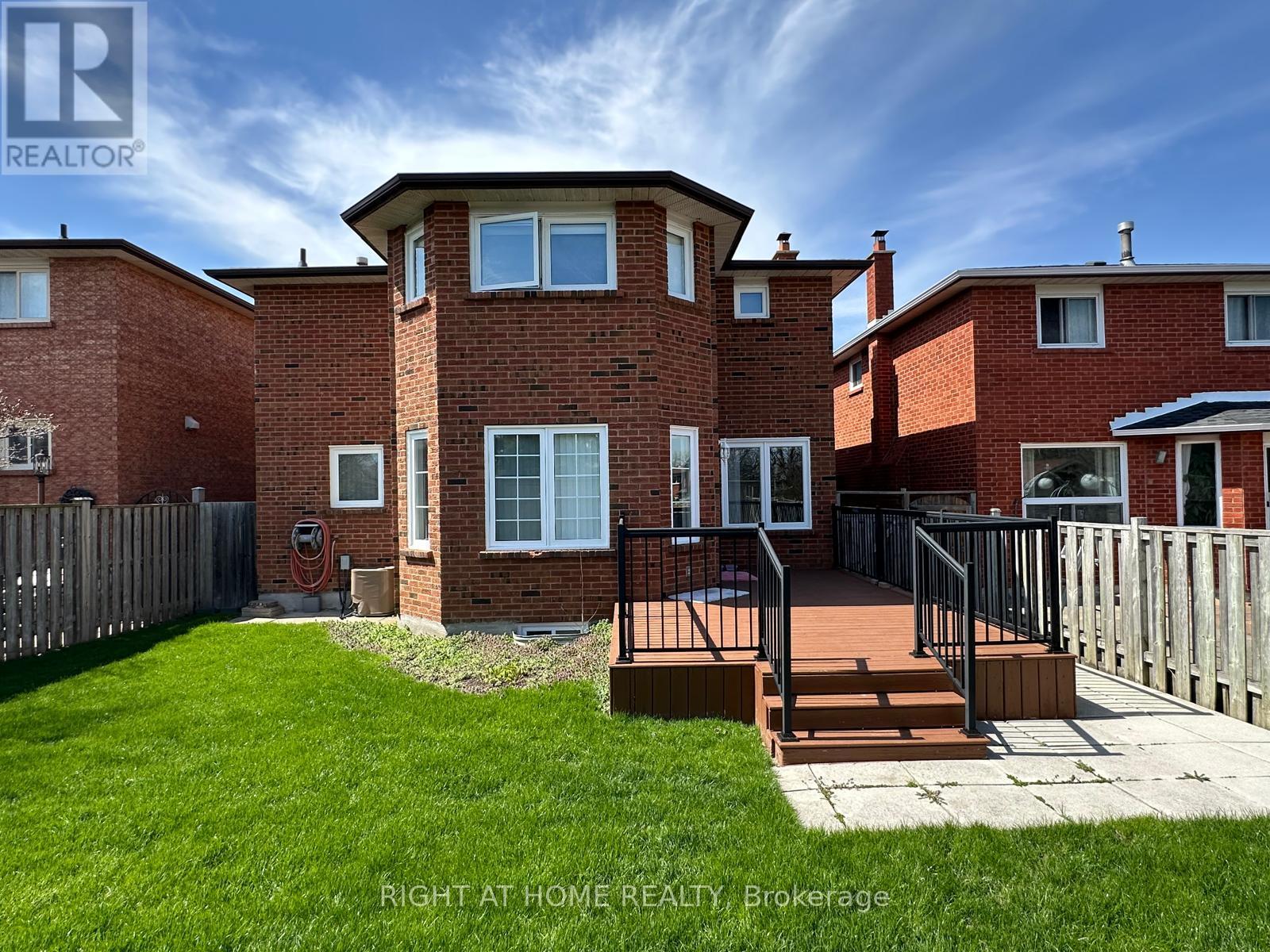874 Wetherby Lane N, Mississauga, Ontario  L4W 4S9 - Photo 2 - W13040778