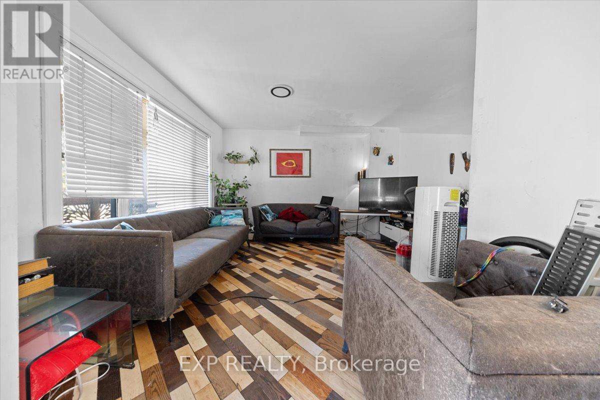 297 Cyr Avenue, Ottawa, Ontario  K1L 7N6 - Photo 6 - X12979062