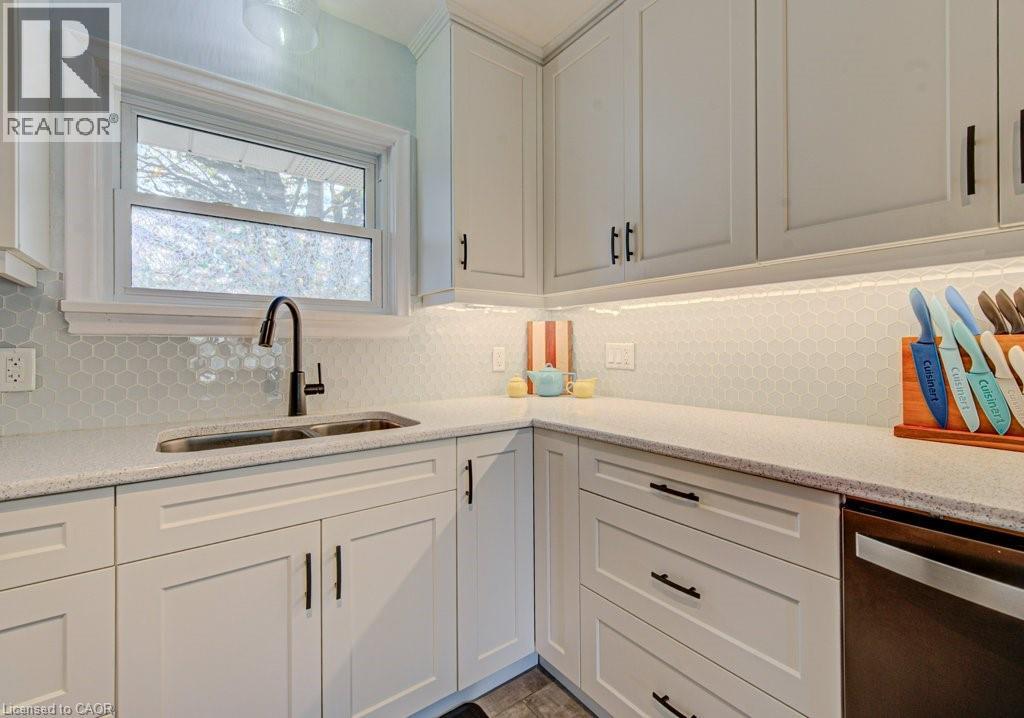 549 Dunbar Road, Kitchener, Ontario  N2M 2X1 - Photo 16 - 40824240