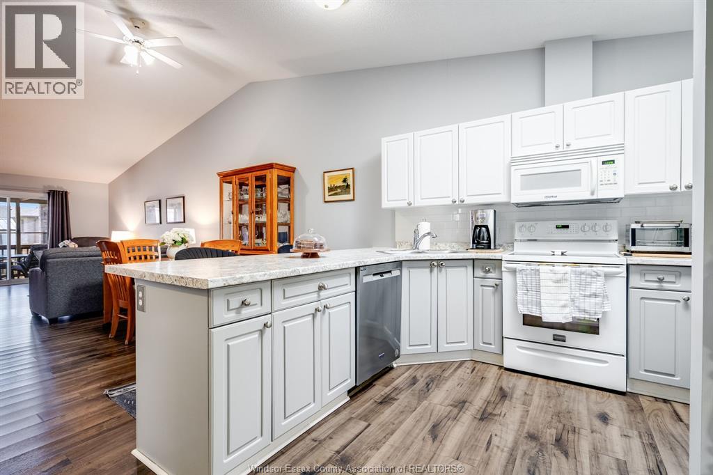 208 Bennie Avenue, Leamington, Ontario  N8H 5N9 - Photo 3 - 26009077