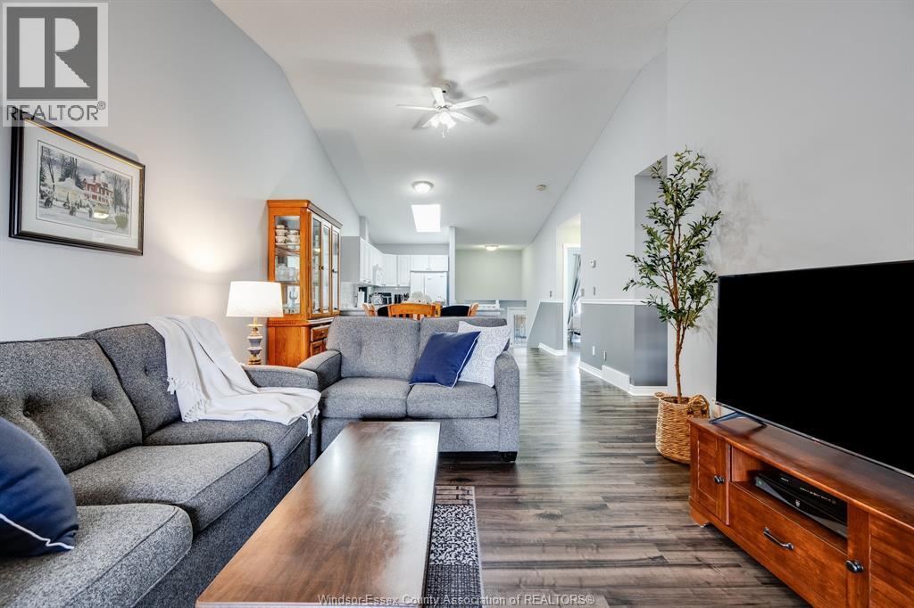 208 Bennie Avenue, Leamington, Ontario  N8H 5N9 - Photo 11 - 26009077