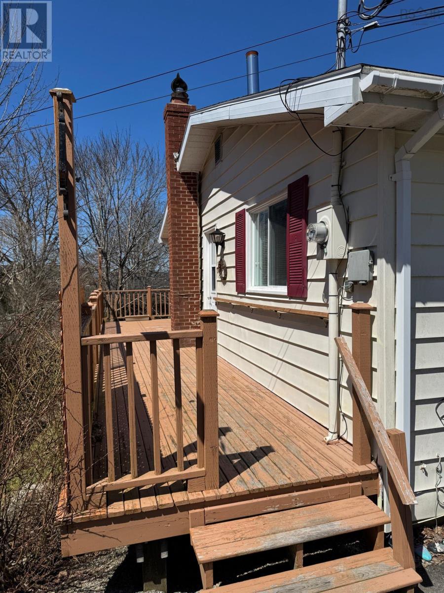 5 Whipple Street, Yarmouth, Nova Scotia  B5A 1W3 - Photo 11 - 202608677