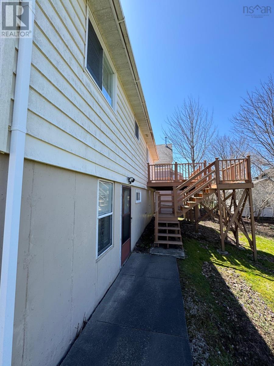 5 Whipple Street, Yarmouth, Nova Scotia  B5A 1W3 - Photo 5 - 202608677