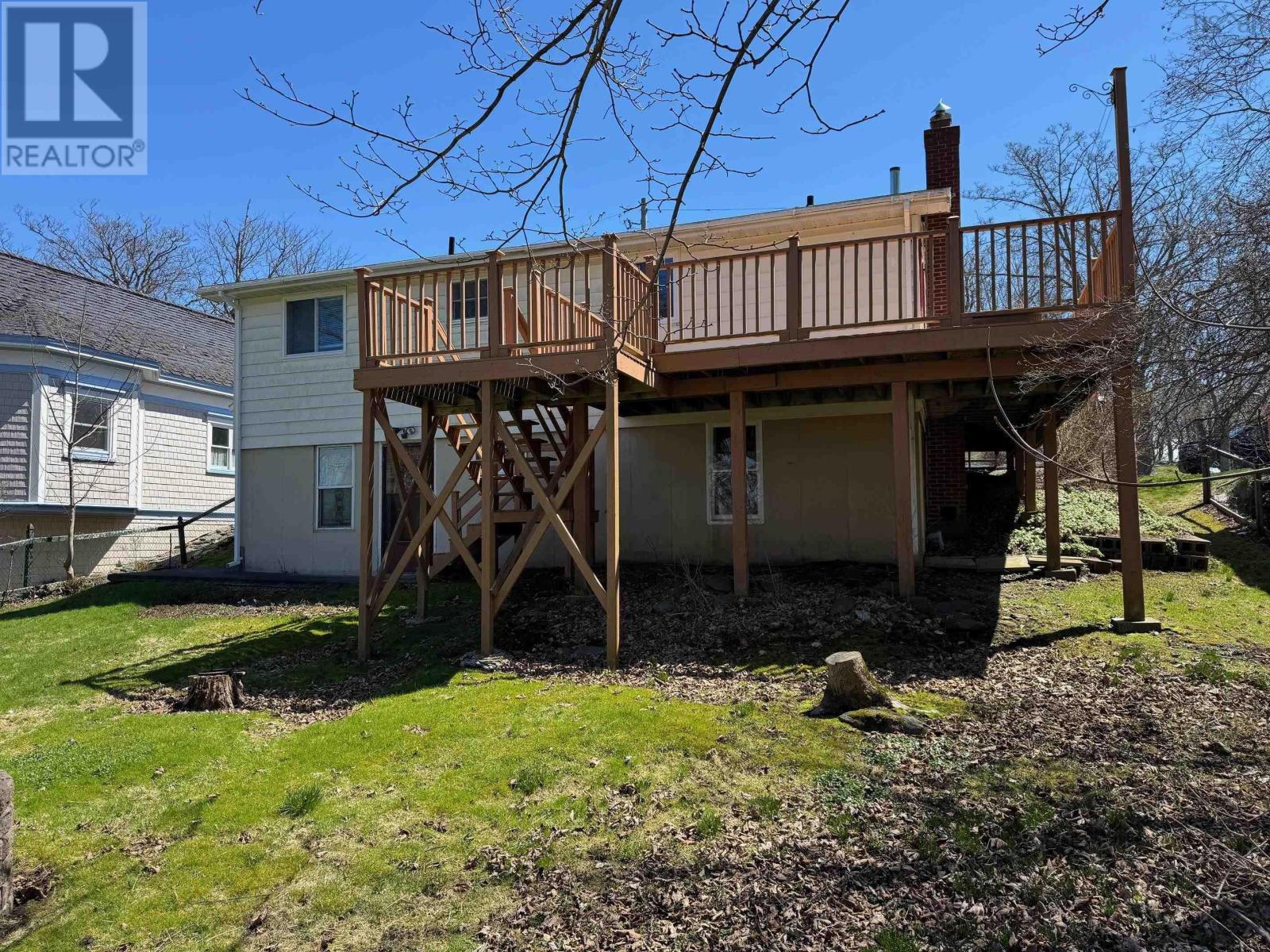 5 Whipple Street, Yarmouth, Nova Scotia  B5A 1W3 - Photo 8 - 202608677