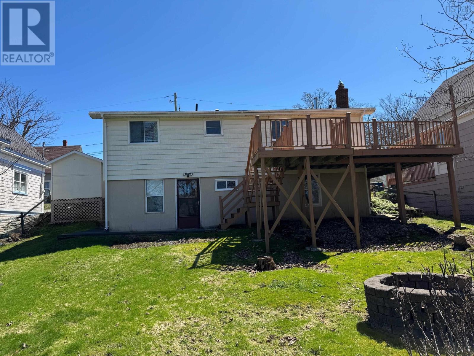 5 Whipple Street, Yarmouth, Nova Scotia  B5A 1W3 - Photo 6 - 202608677