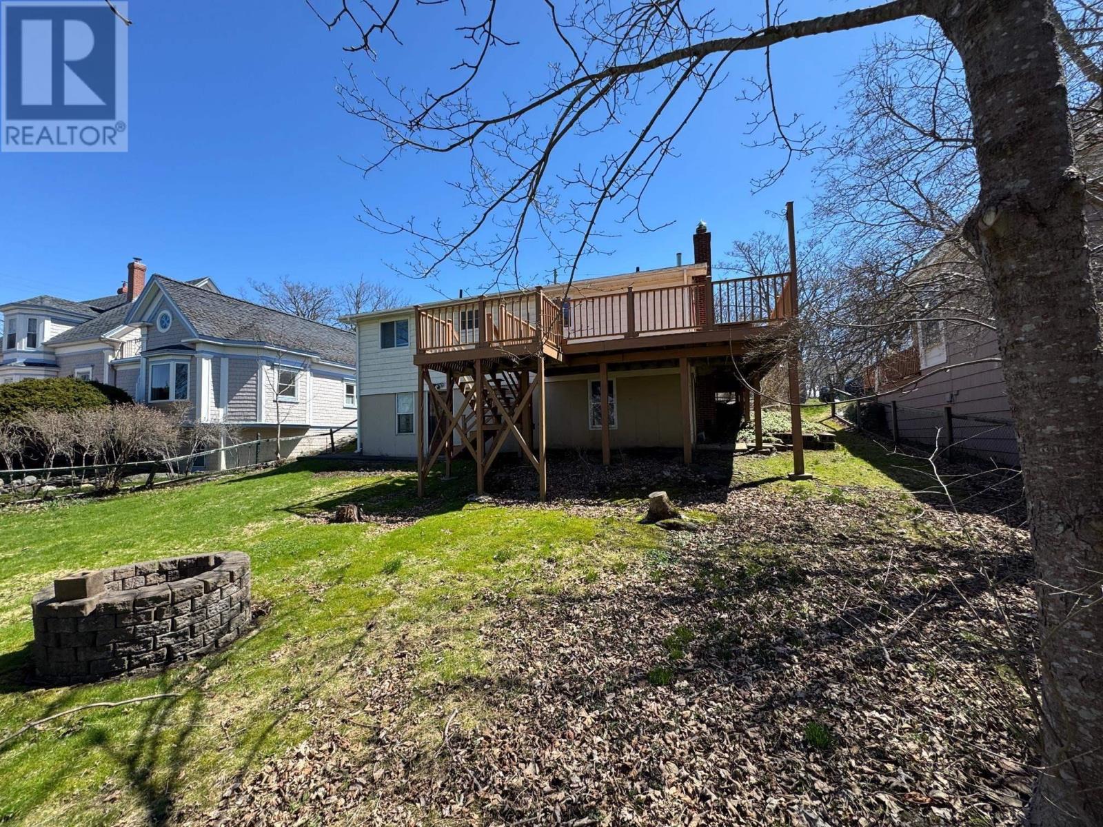 5 Whipple Street, Yarmouth, Nova Scotia  B5A 1W3 - Photo 9 - 202608677