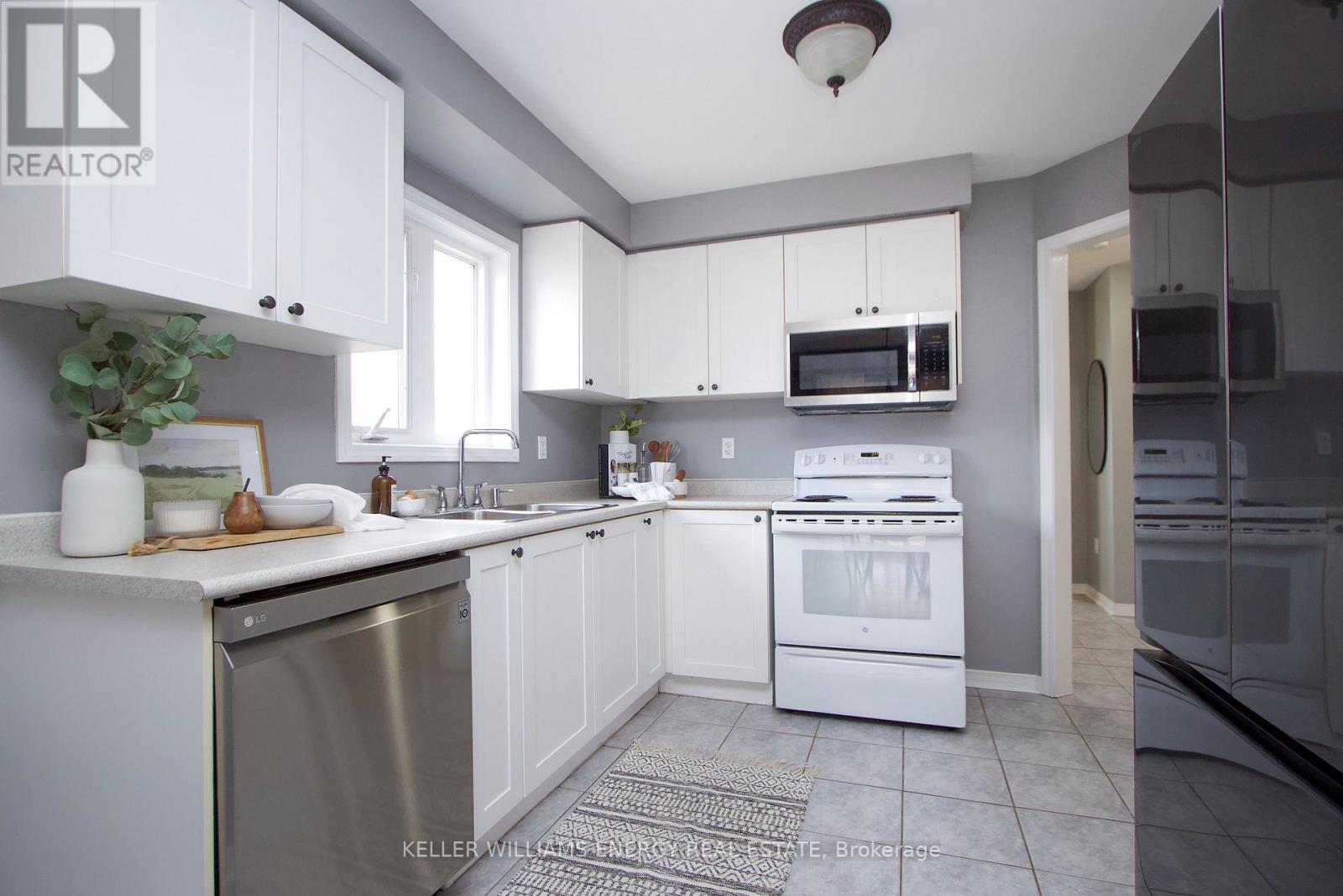 38 Hutton Place, Clarington, Ontario  L1C 5K1 - Photo 11 - E13046748