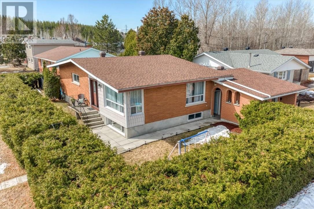 2 Gloria Avenue, Sudbury, Ontario  P0M 1N0 - Photo 2 - 2127313