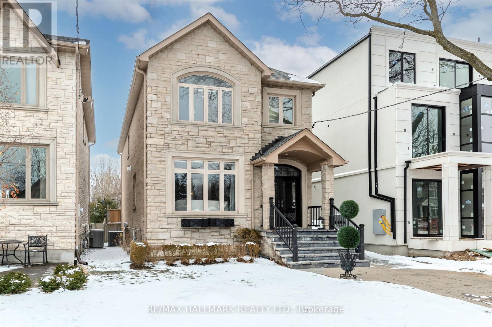 52 ATHLONE ROAD, Toronto, Ontario