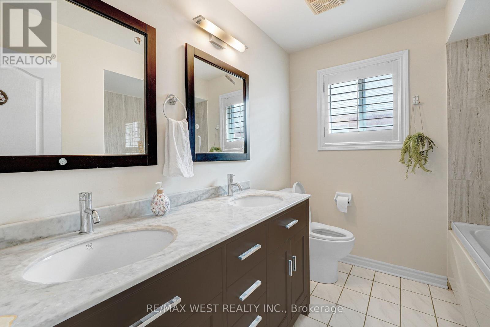 3 Amaryllis Avenue, Richmond Hill, Ontario  L4E 3T7 - Photo 13 - N13031966