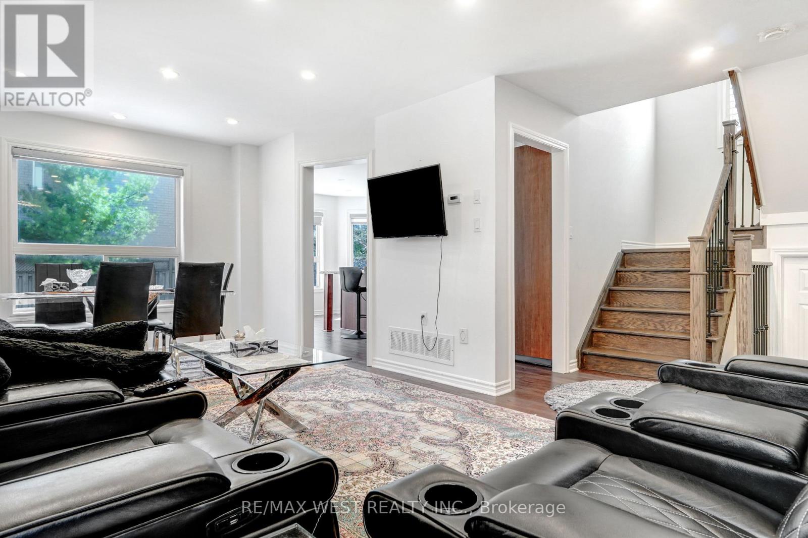 3 Amaryllis Avenue, Richmond Hill, Ontario  L4E 3T7 - Photo 4 - N13031966