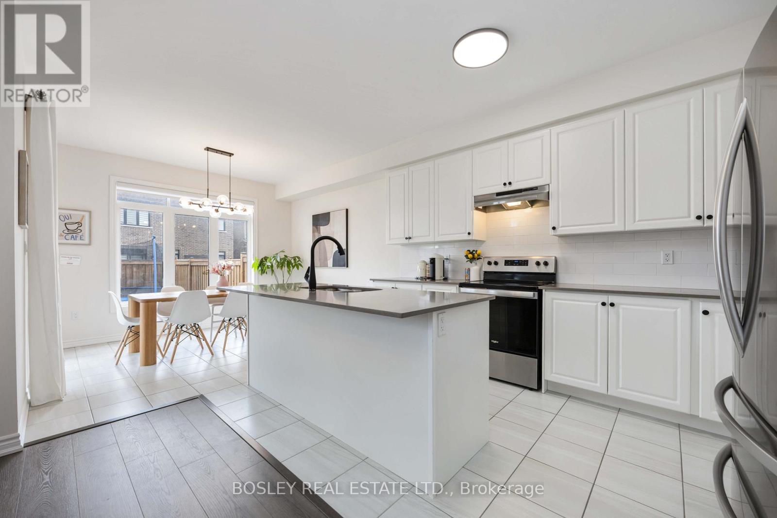 29 Ferragine Crescent, Bradford West Gwillimbury (Bradford), Ontario  L3Z 4J9 - Photo 3 - N13046756