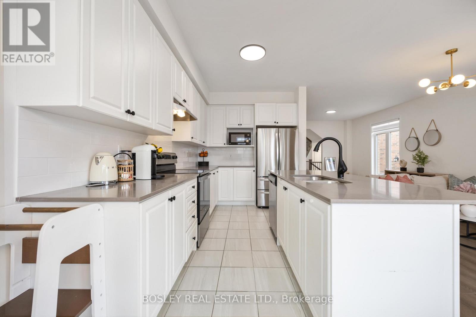 29 Ferragine Crescent, Bradford West Gwillimbury (Bradford), Ontario  L3Z 4J9 - Photo 6 - N13046756