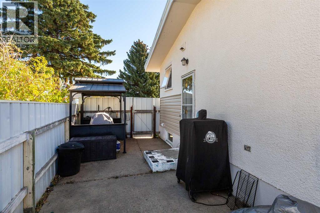 602 27 Street N, Lethbridge, Alberta  T1H 3W7 - Photo 32 - A2274234