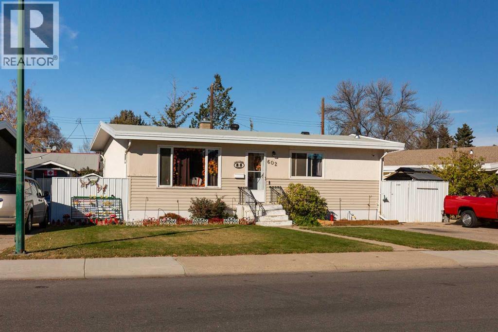 602 27 Street N, Lethbridge, Alberta  T1H 3W7 - Photo 2 - A2274234