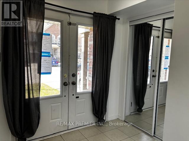 9 Daylight Street, Brampton, Ontario  L7A 4N5 - Photo 2 - W13046754