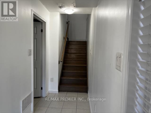 9 Daylight Street, Brampton, Ontario  L7A 4N5 - Photo 9 - W13046754