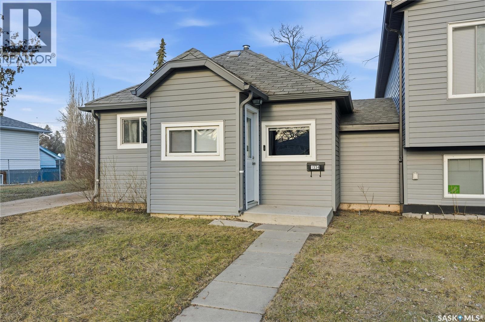 1334 I Avenue N, Saskatoon, Saskatchewan  S7L 2J3 - Photo 1 - SK033753