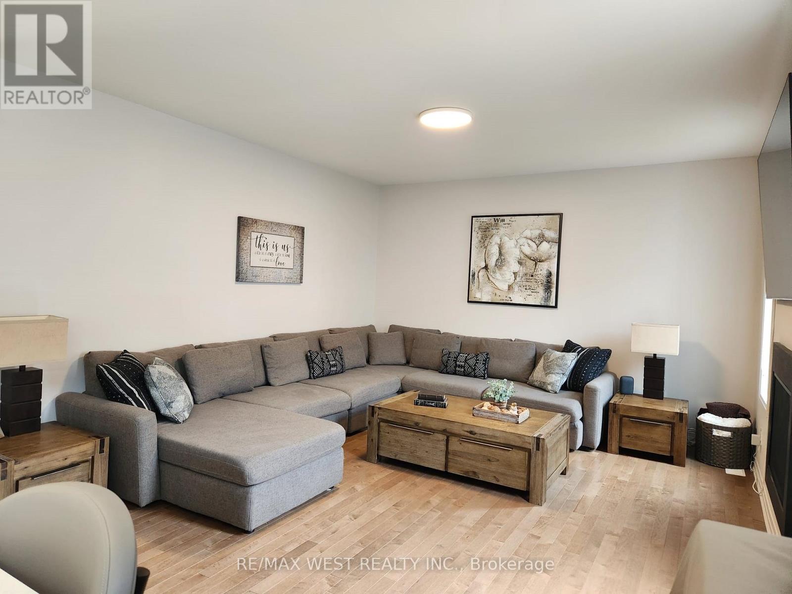 609 Sandillon Place, Ottawa, Ontario  K1W 1H2 - Photo 2 - X13046720