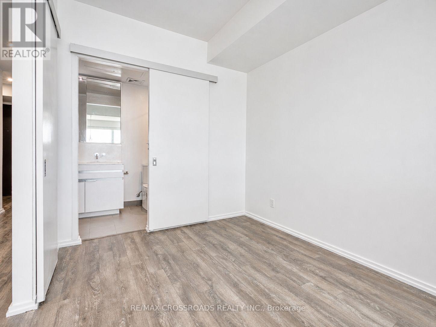 1510 - 197 Yonge Street, Toronto, Ontario  M5B 0C1 - Photo 12 - C12925646