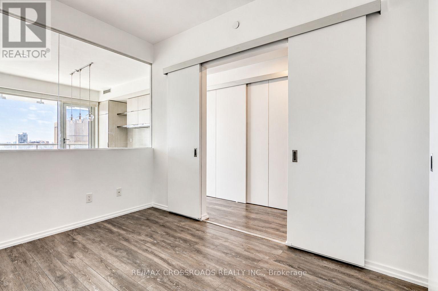 1510 - 197 Yonge Street, Toronto, Ontario  M5B 0C1 - Photo 10 - C12925646