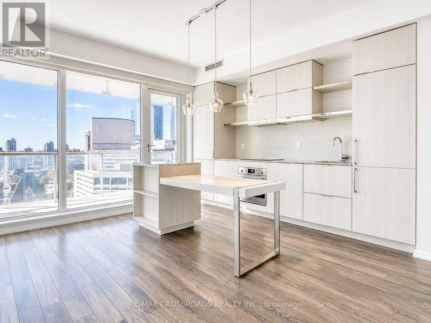 1510 - 197 Yonge Street, Toronto, Ontario  M5B 0C1 - Photo 2 - C12925646