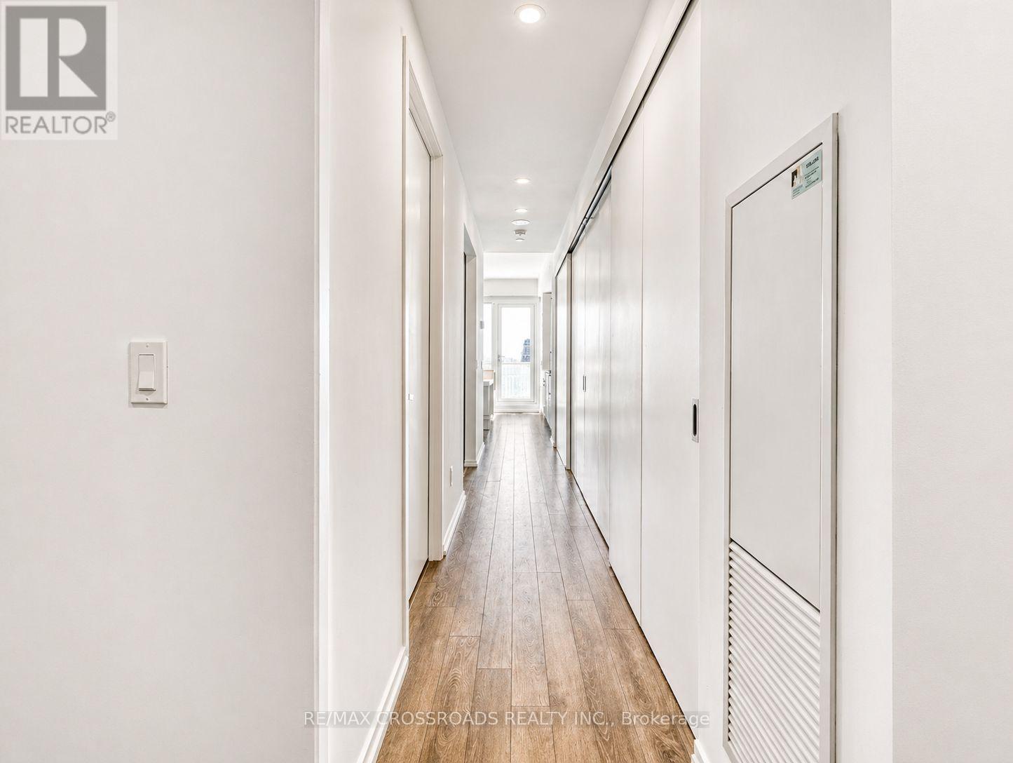 1510 - 197 Yonge Street, Toronto, Ontario  M5B 0C1 - Photo 21 - C12925646