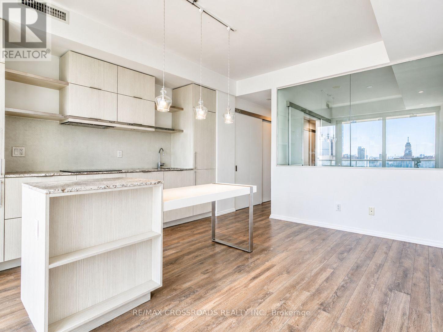 1510 - 197 Yonge Street, Toronto, Ontario  M5B 0C1 - Photo 9 - C12925646