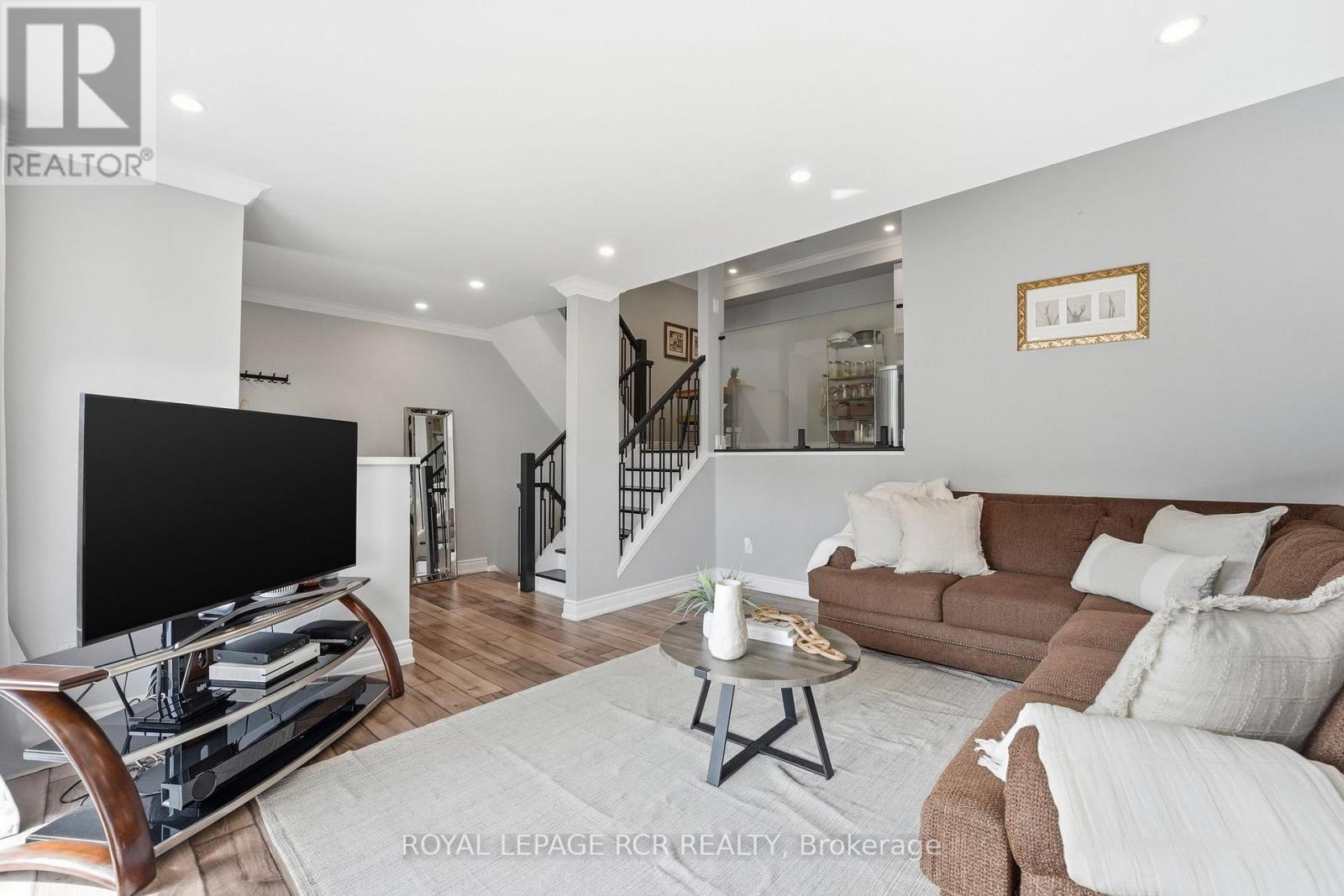 28 - 155 Milestone Crescent, Aurora, Ontario  L4G 3M2 - Photo 3 - N12869976