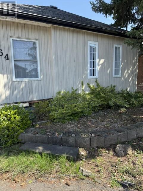 64 Martin Street W, Thorold, Ontario  L2V 3X4 - Photo 2 - X13020118