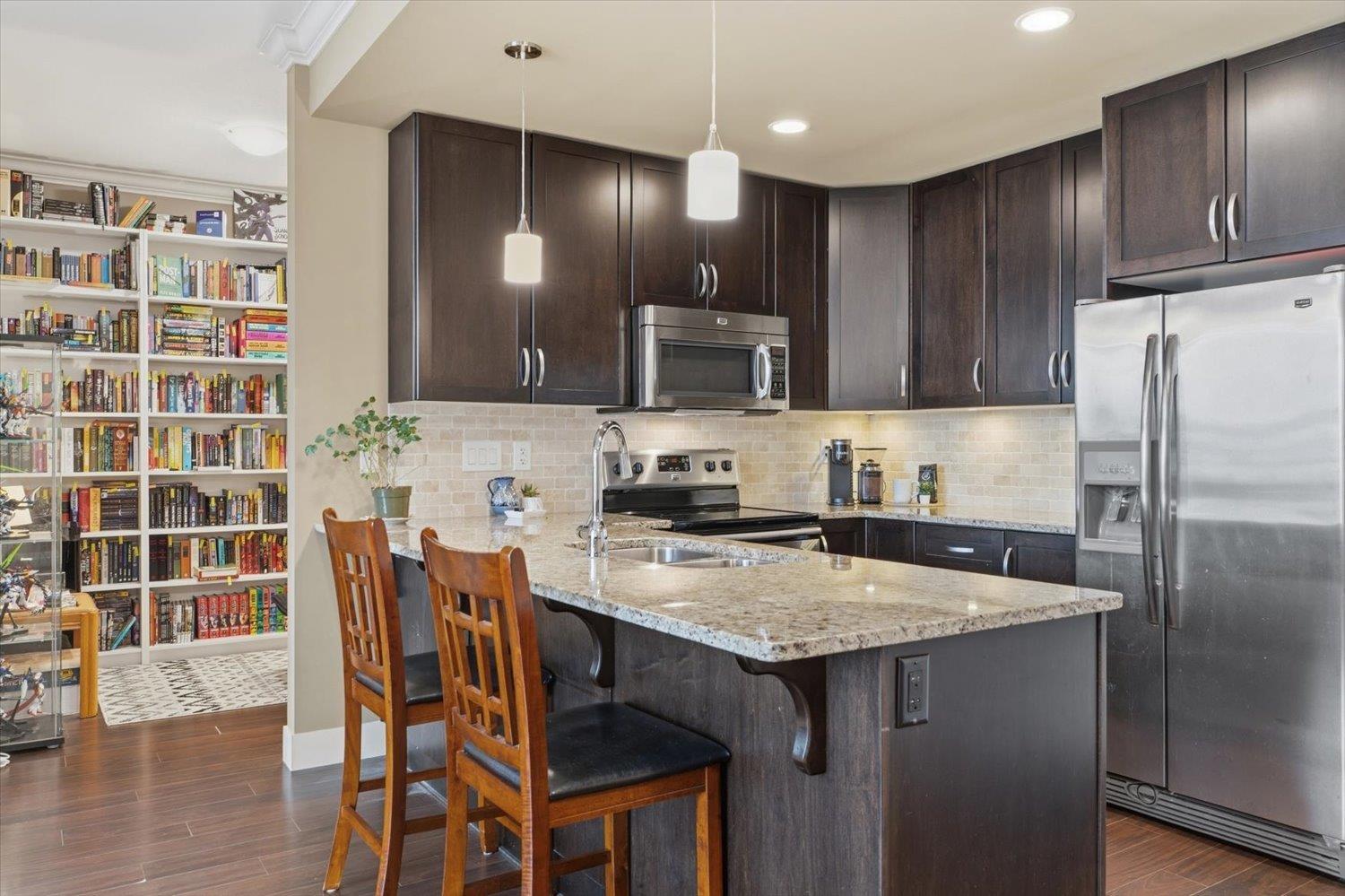 402 3192 Gladwin Road, Abbotsford, British Columbia  V2T 6M9 - Photo 4 - R3115718