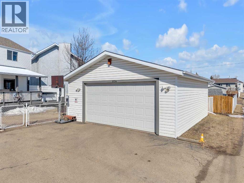 6134 52 Streetclose, Ponoka, Alberta  T4J 1E8 - Photo 4 - A2301172