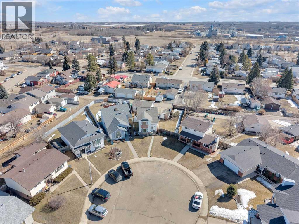 6134 52 Streetclose, Ponoka, Alberta  T4J 1E8 - Photo 3 - A2301172